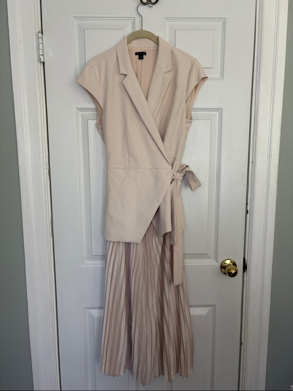 Ann Taylor wrap blazer pleated skirt dress. Size 6